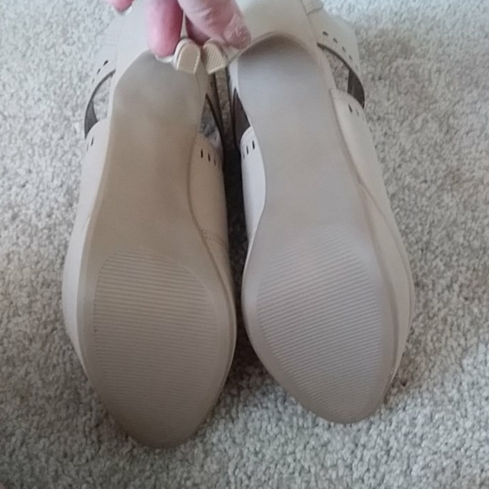 Shoe - Picture 5 of 8